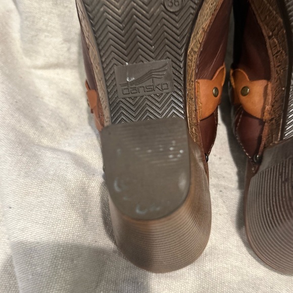DANSKO  Rach Leather Clog Brown with braided trim. Very comfortable! - Picture 4 of 14
